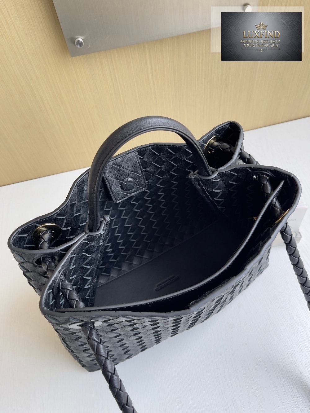 Bottega Veneta Andiamo Medium