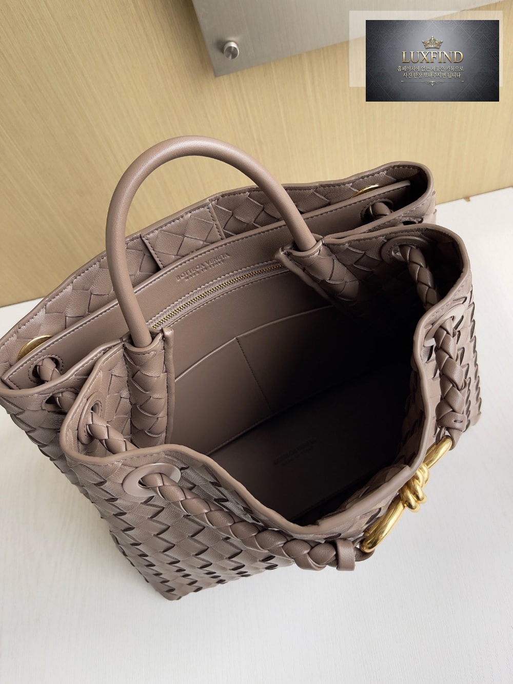 Bottega Veneta Andiamo Medium