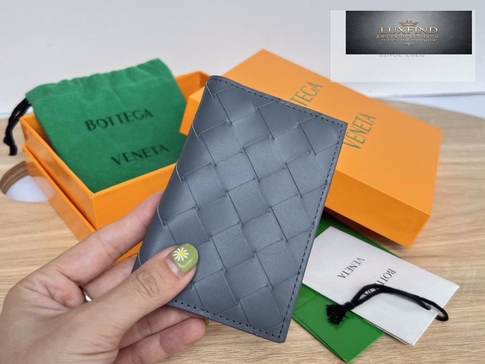 Bottega Veneta intrecciato Flap Card Case