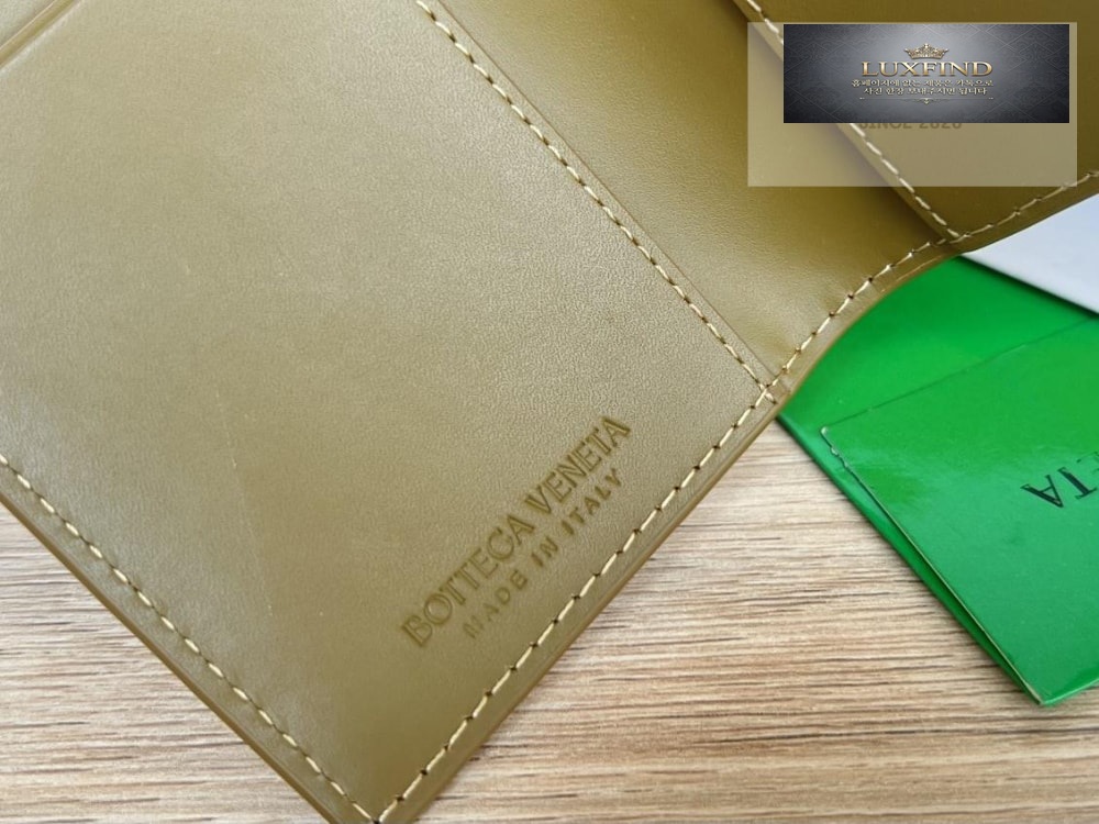 Bottega Veneta intrecciato Flap Card Case