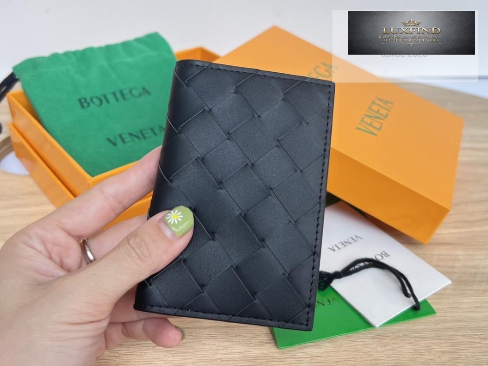 Bottega Veneta intrecciato Flap Card Case