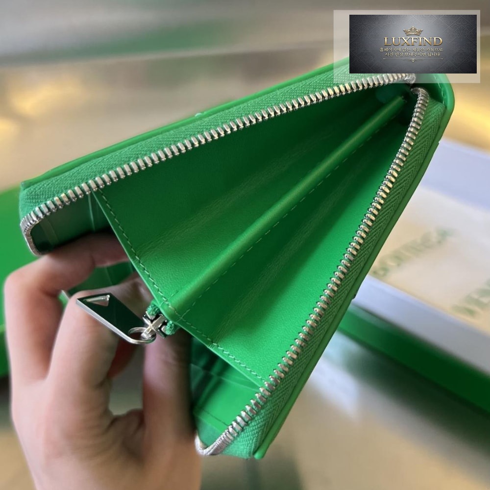 Bottega Veneta Intrecciato Vertical Zippy