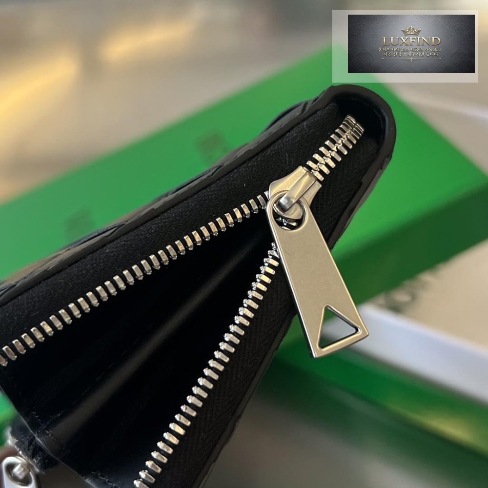 Bottega Veneta Intrecciato Vertical Zippy