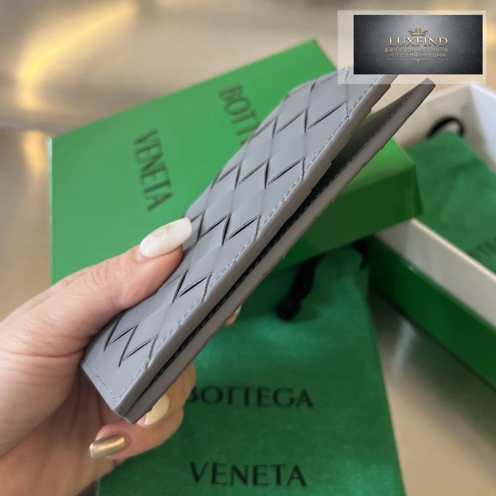 Bottega Veneta Intrecciato PassPort Case