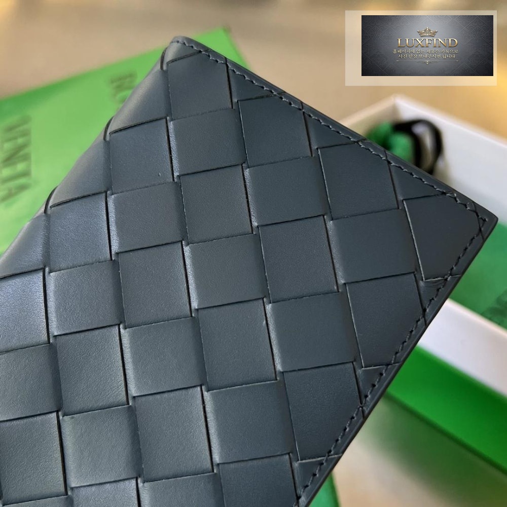Bottega Veneta Intrecciato PassPort Case