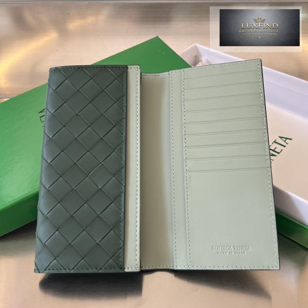 Bottega Veneta Intrecciato Vertical Wallet