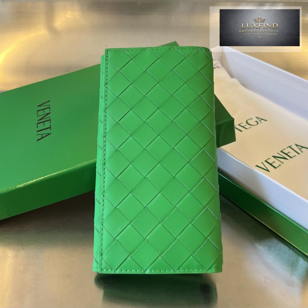 Bottega Veneta Intrecciato Vertical Wallet