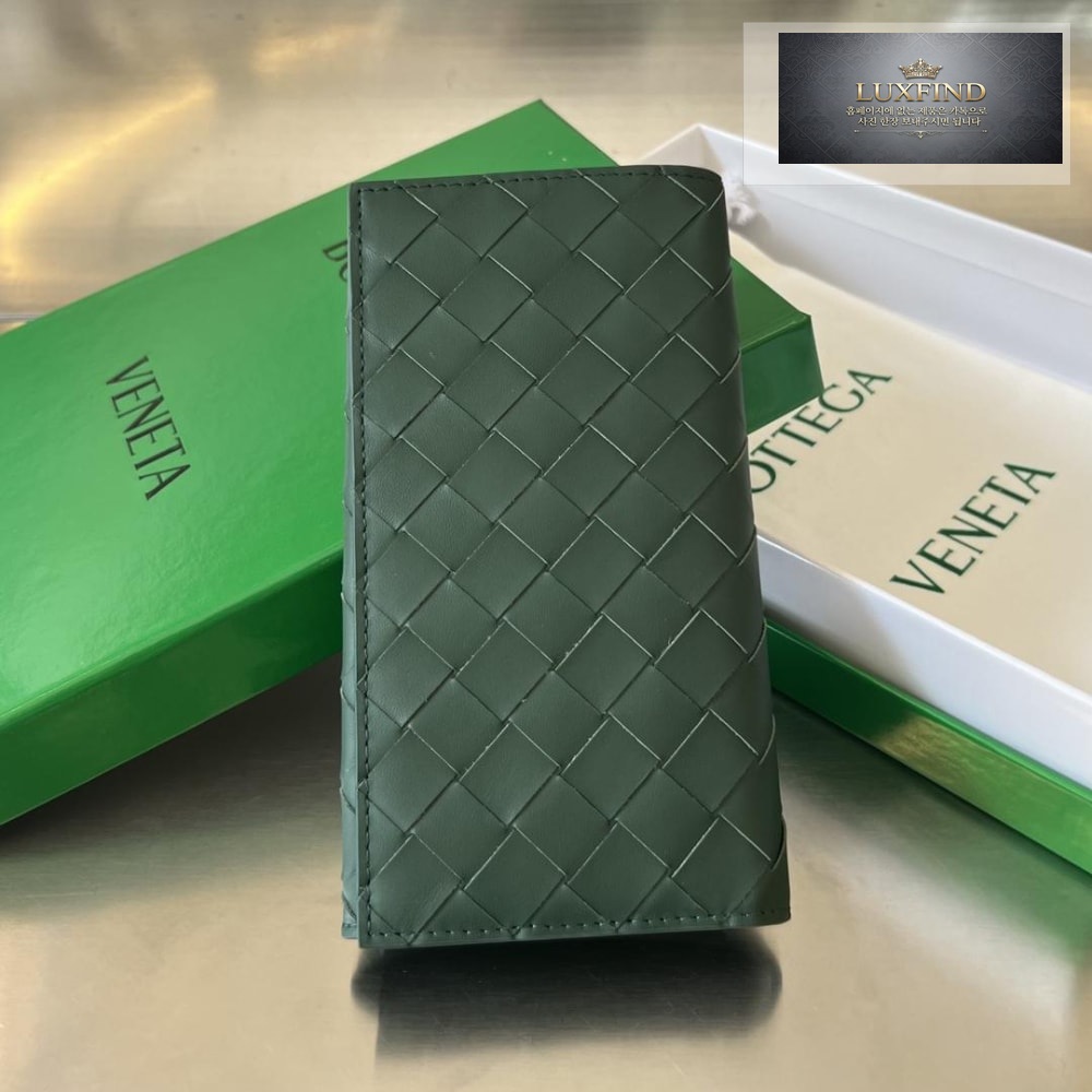Bottega Veneta Intrecciato Vertical Wallet