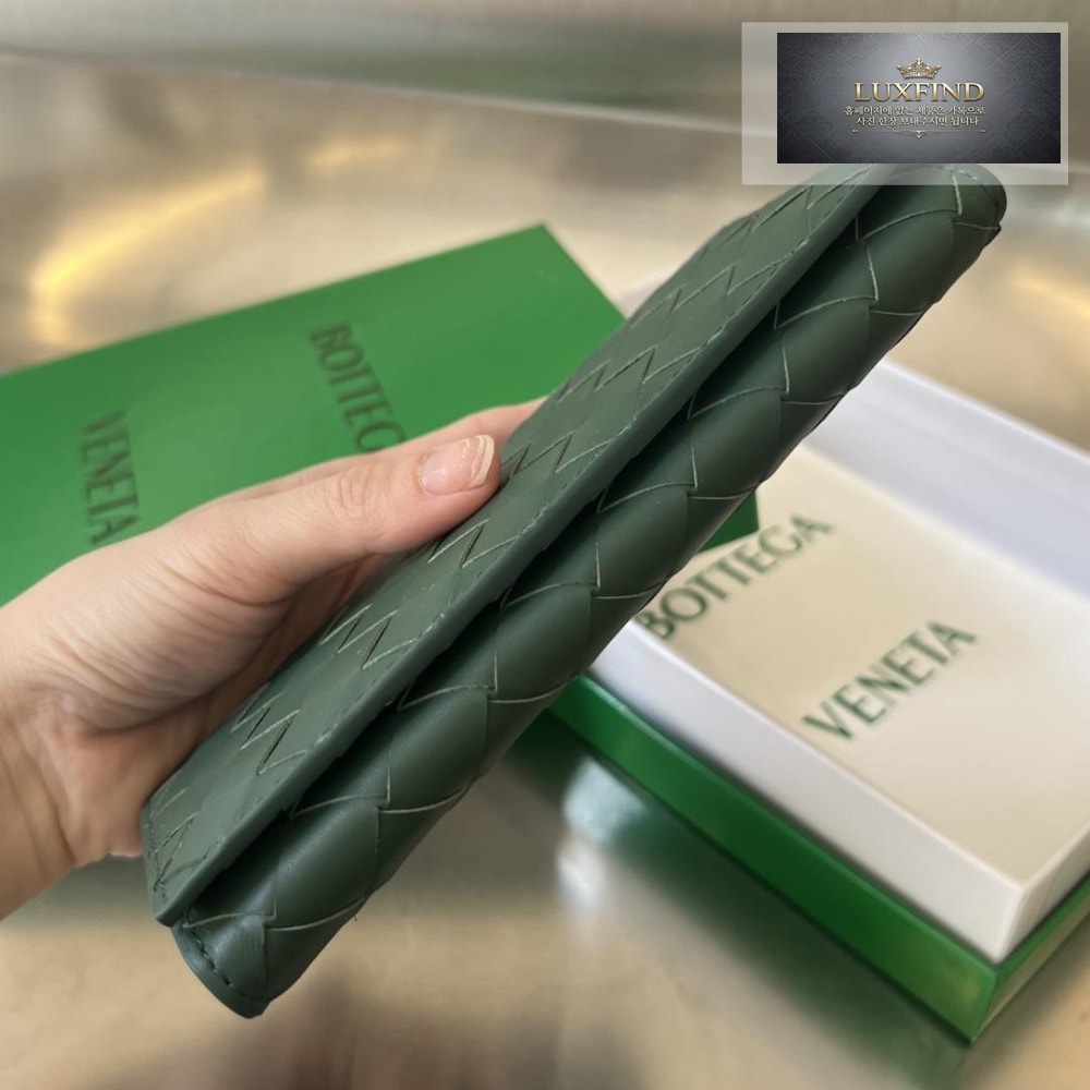 Bottega Veneta Intrecciato Vertical Wallet