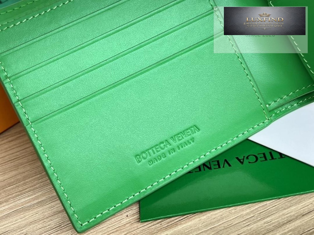 Bottega Veneta Intrecciato Bi Fold Wallet