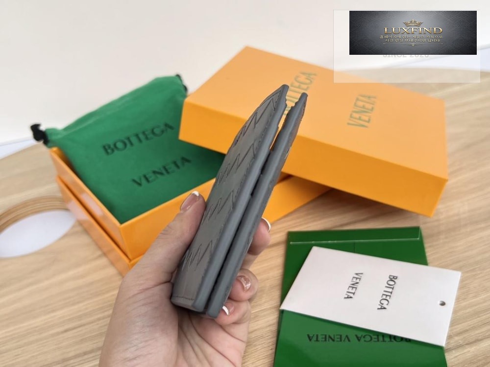 Bottega Veneta Intrecciato Bi Fold Wallet