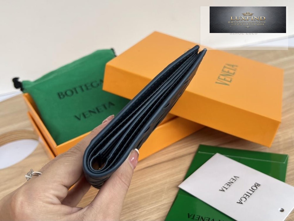 Bottega Veneta Intrecciato Bi Fold Wallet