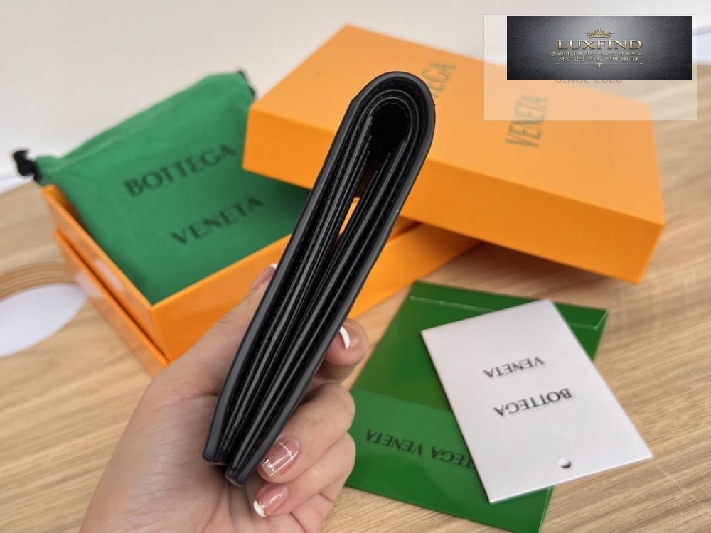 Bottega Veneta Intrecciato Bi Fold Wallet