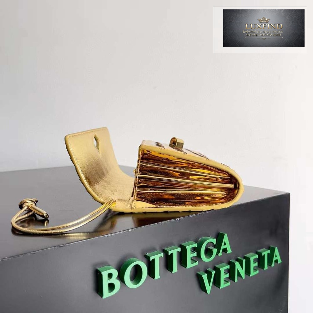 Bottega Veneta Andiamo Wallet