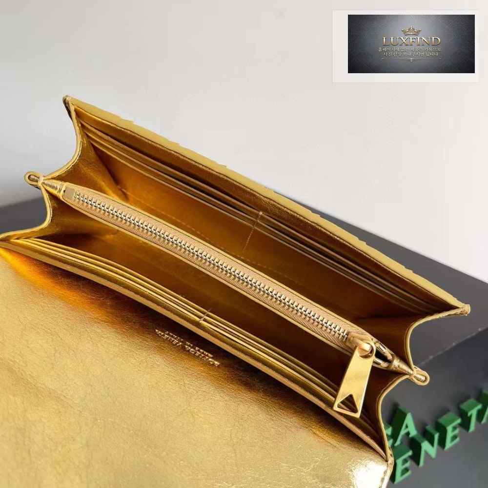 Bottega Veneta Andiamo Wallet