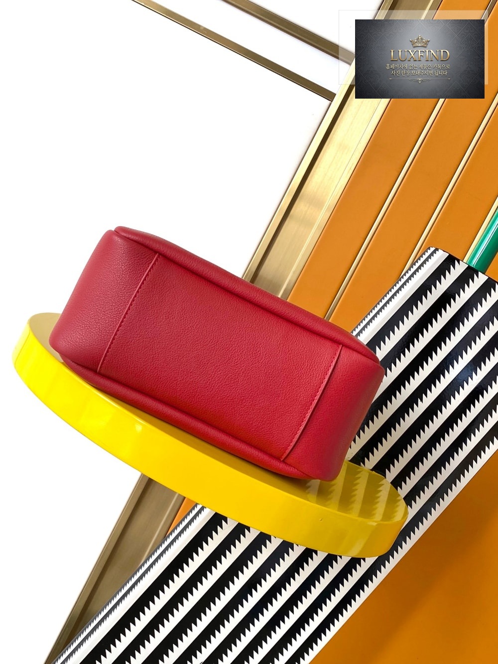Saint Laurent Le 5 À 7 Supple Small In Grained Leather