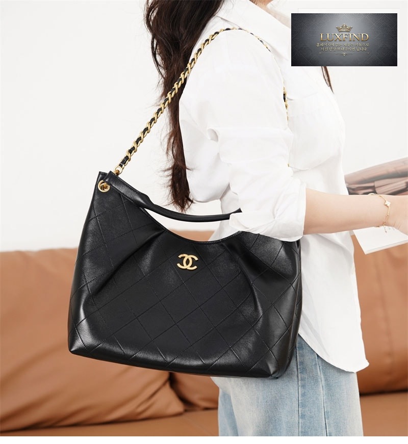 샤넬 26C 맥시 호보백 블랙 그레인드 카프스킨 골드 메탈