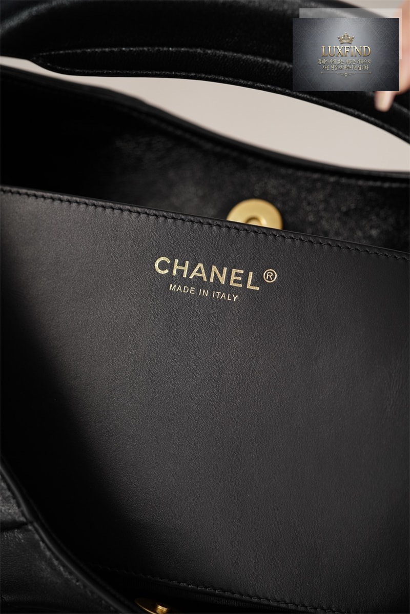 샤넬 26C 맥시 호보백 블랙 그레인드 카프스킨 골드 메탈