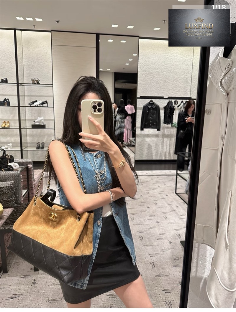 샤넬 25A 스웨이드 스몰 쇼퍼백 베이지