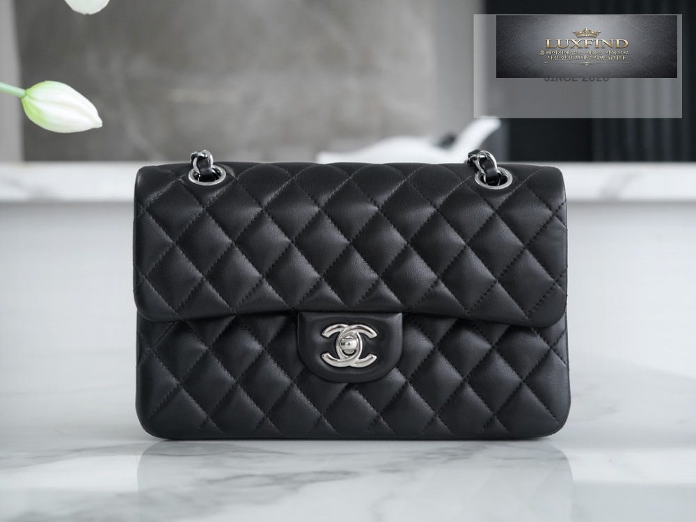Chanel Classic Small Lam