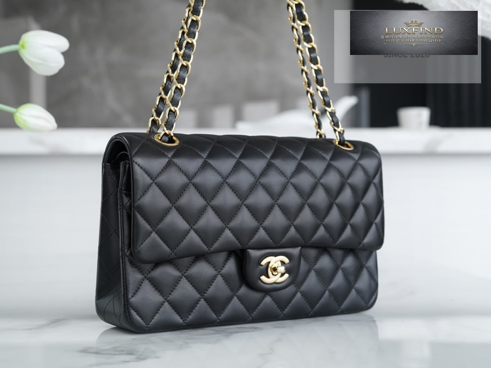 Chanel Classic Medium Lam
