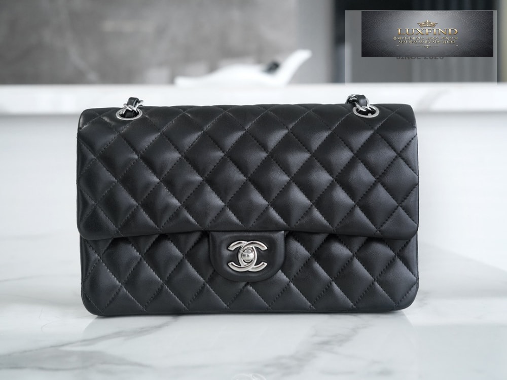Chanel Classic Medium Lam