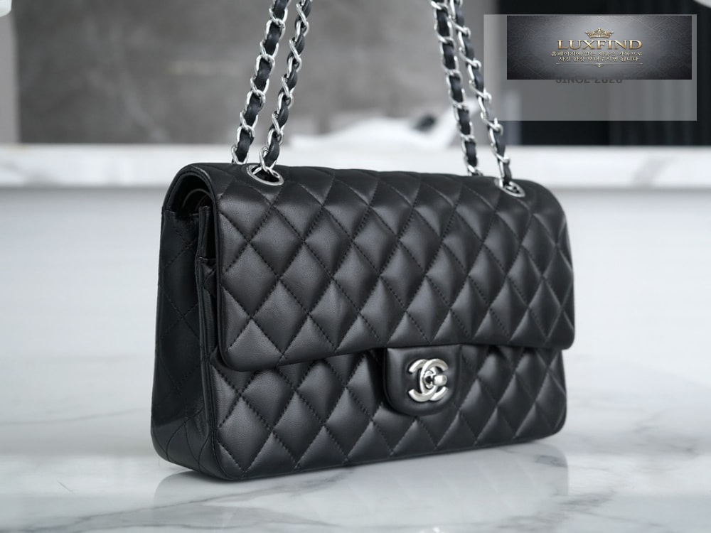 Chanel Classic Medium Lam