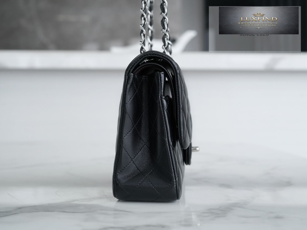 Chanel Classic Medium Lam