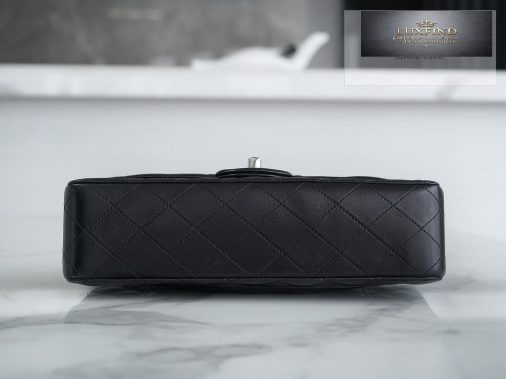 Chanel Classic Medium Lam