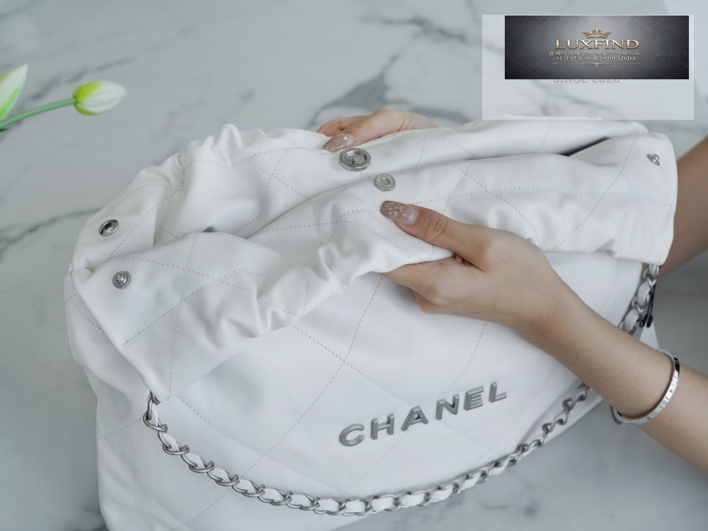 Chanel 22 Medium