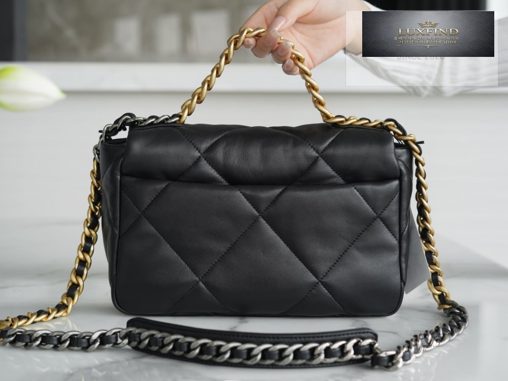 Chanel 19 Medium