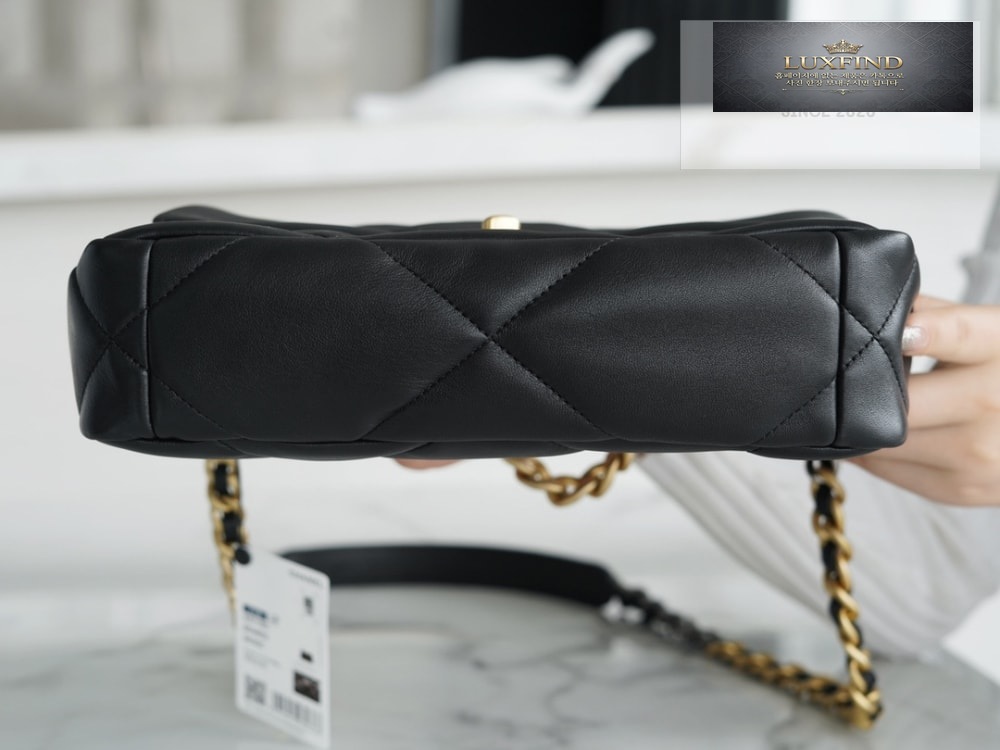 Chanel 19 Medium