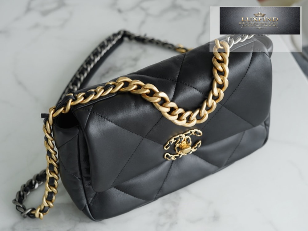 Chanel 19 Medium