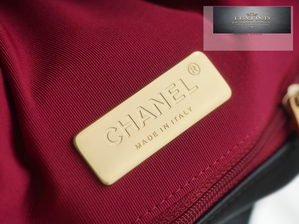 Chanel 19 Medium