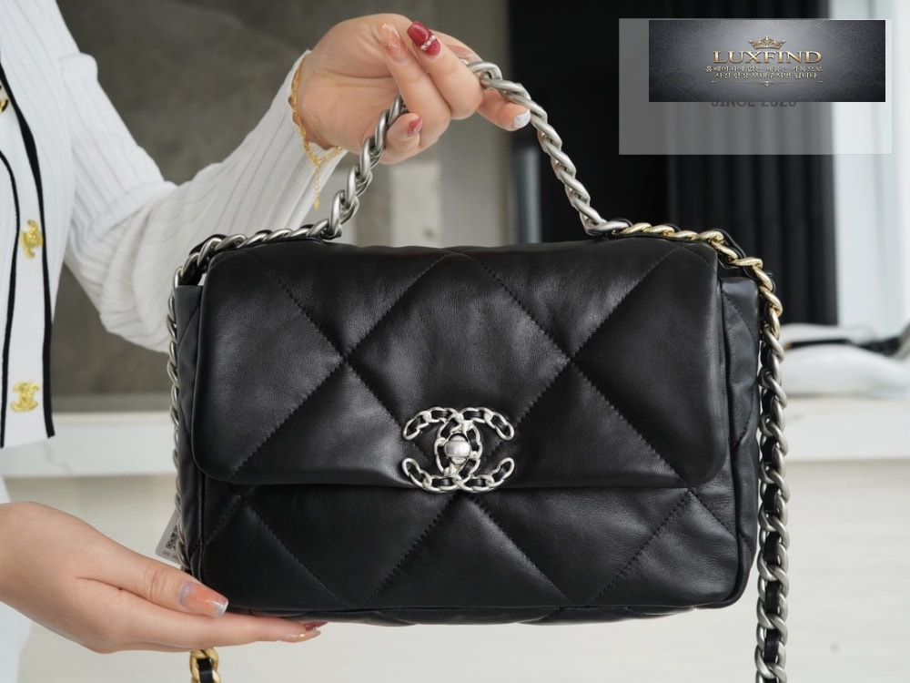 Chanel 19 Medium