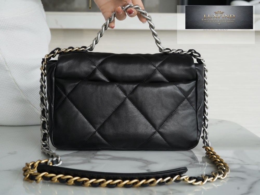 Chanel 19 Medium