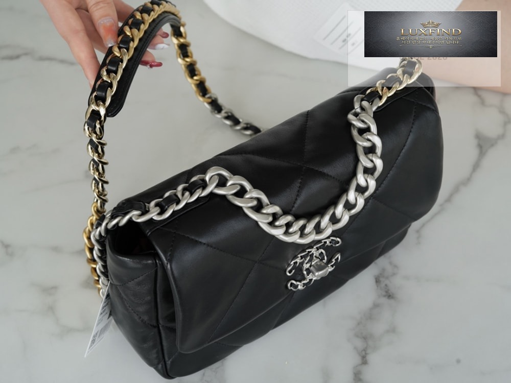Chanel 19 Medium