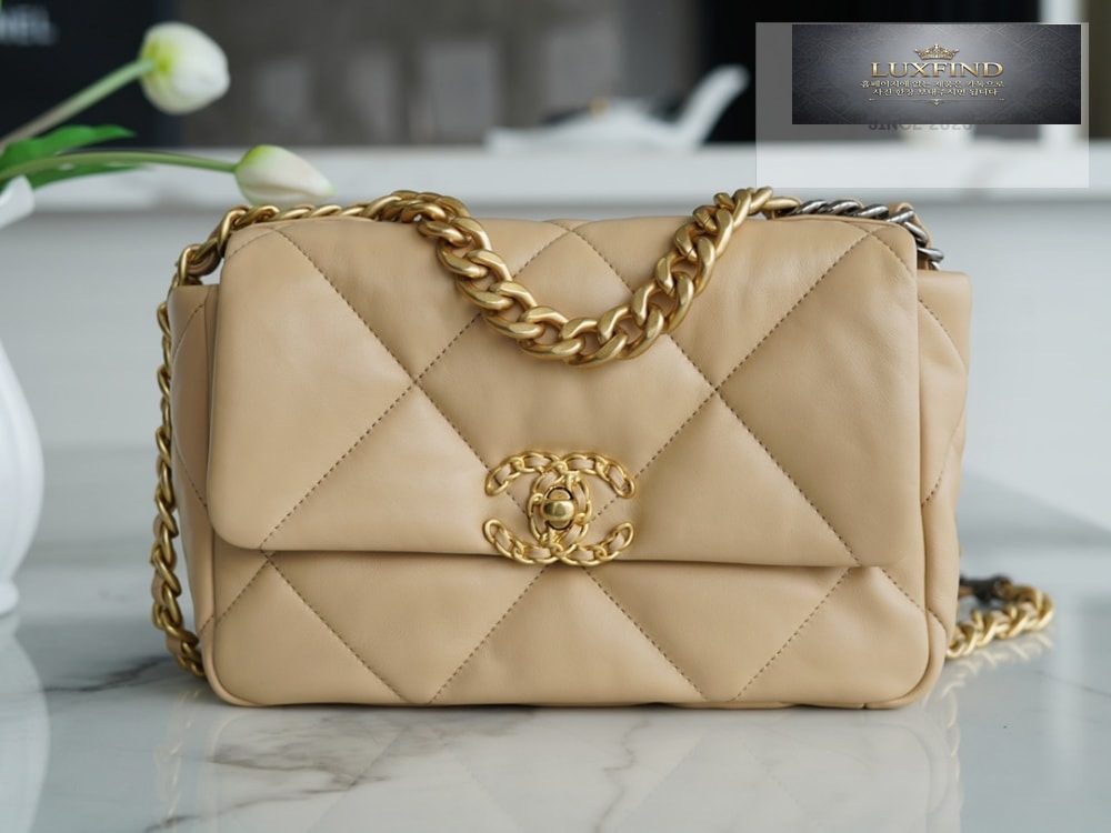 Chanel 19 Medium