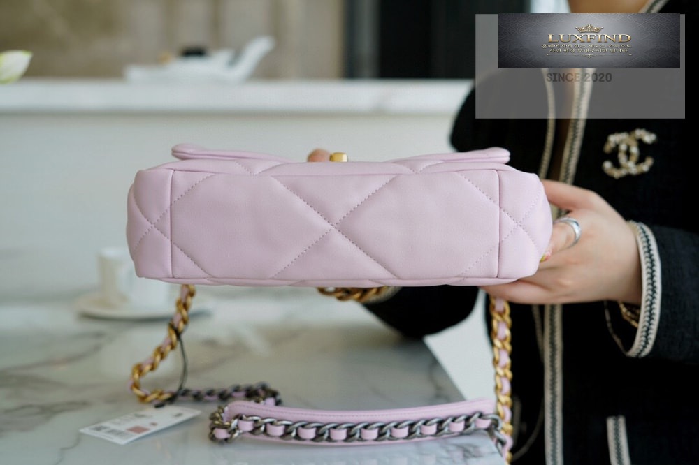Chanel 19 Medium