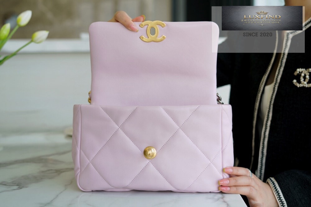 Chanel 19 Medium