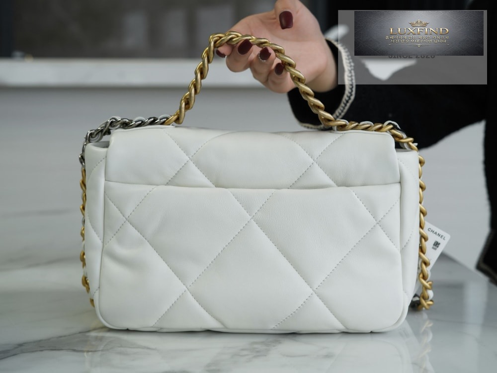 Chanel 19 Medium