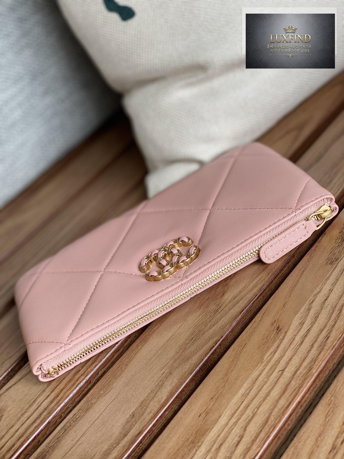 Chanel AP1059
