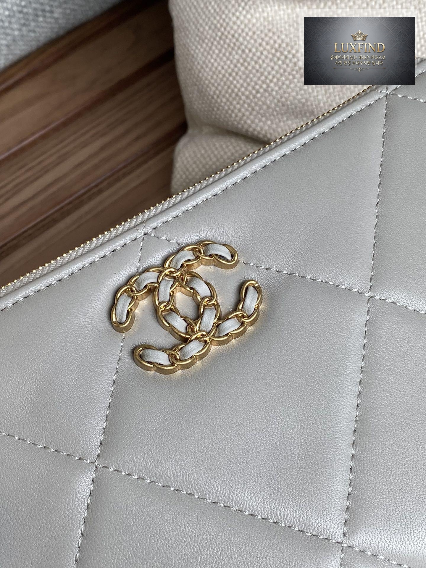 Chanel AP1059