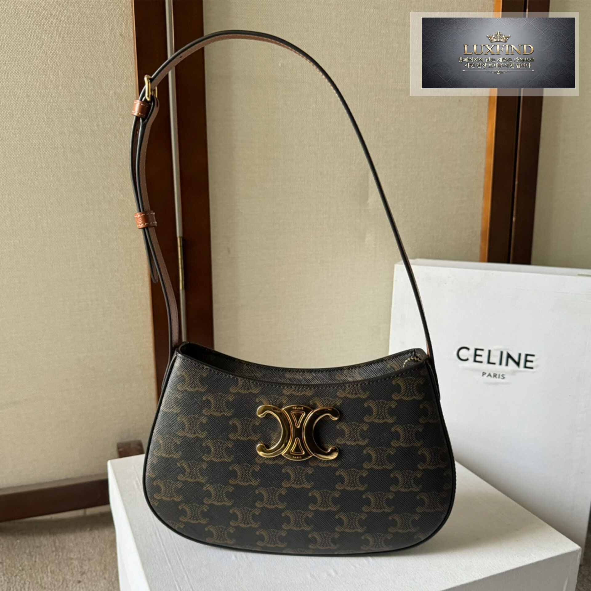 셀린느 트리옹프 캔버스 미디엄 틸리 백 22*13.5*4CM