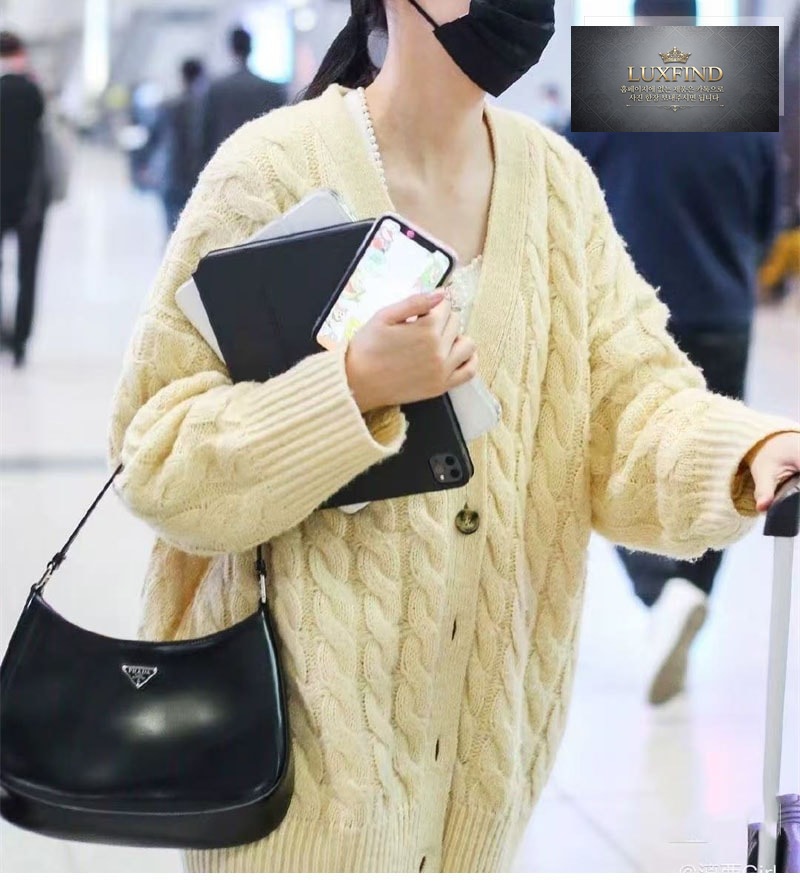 프라다 클레오 브러시드 레더 숄더백