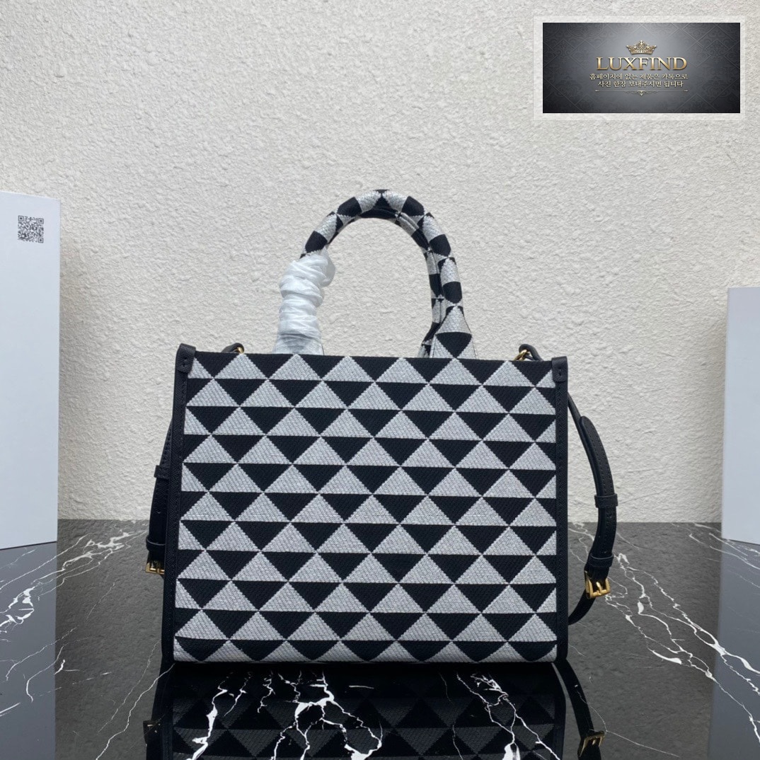 프라다 스몰 심볼 자수 패브릭 핸드백 28*22*9CM