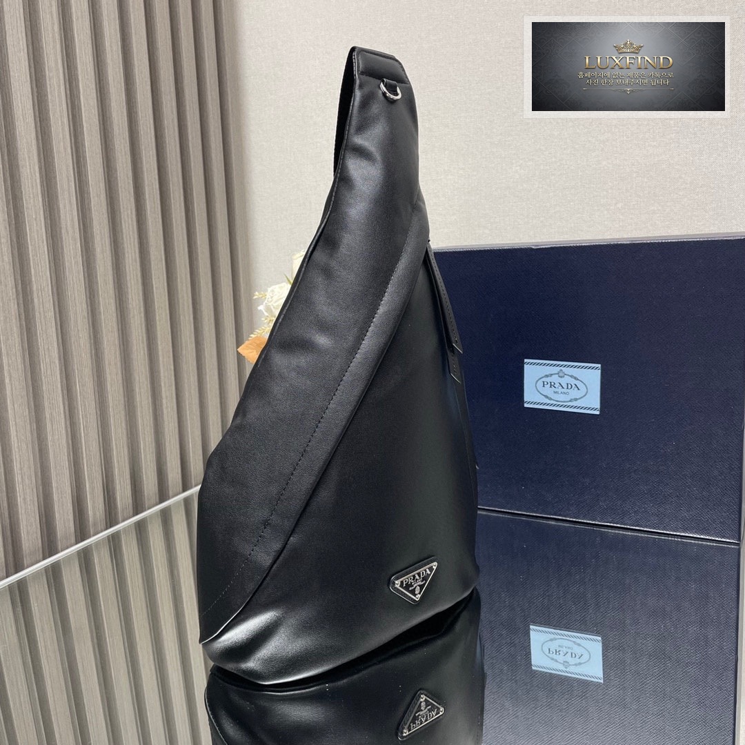 프라다 삼각로고 크로스 가죽 슬링 백 26.5*37.5*10CM